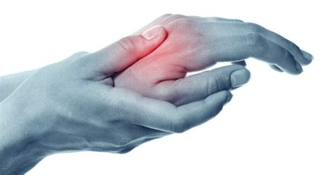 Почему возникает боль в суставе пальца после укола?